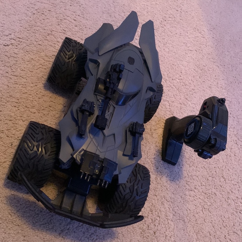 Remote Control Batman Car - Picture 2 of 3